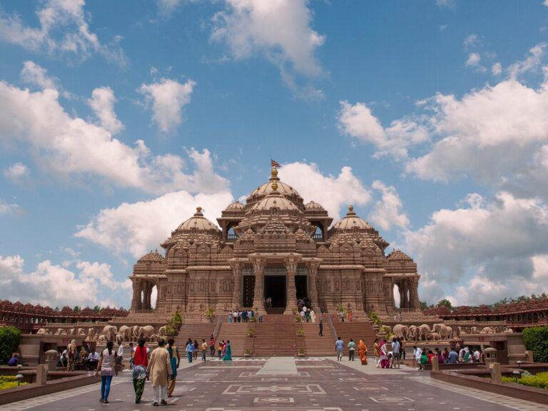 Akshardham Temple New Delhi Timings, Tickets, Nearest Metro Station